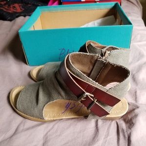 New in Box Blowfish Balla Sandal